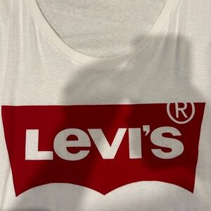 Levi’s Graphic Tee